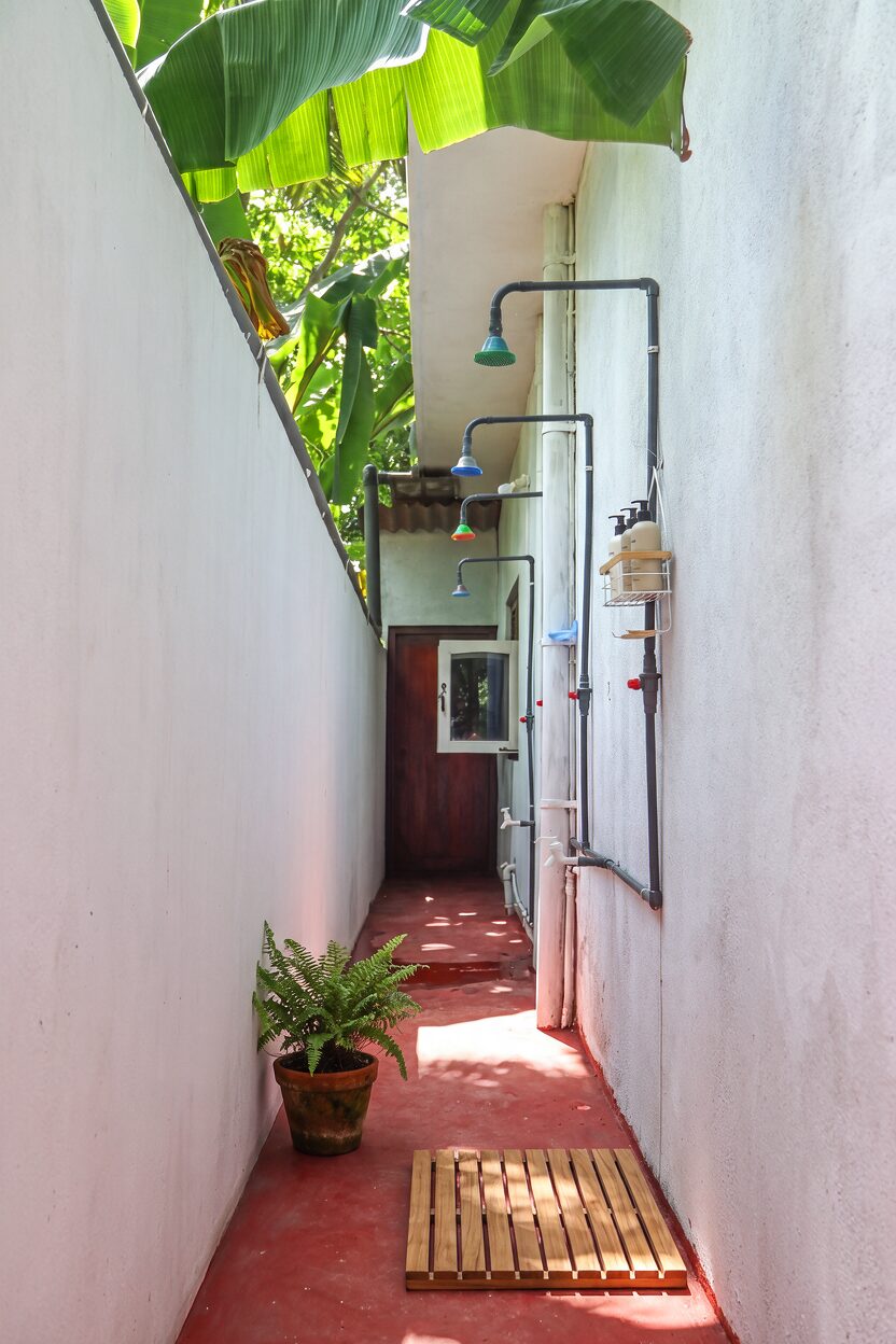 Open-air shower court